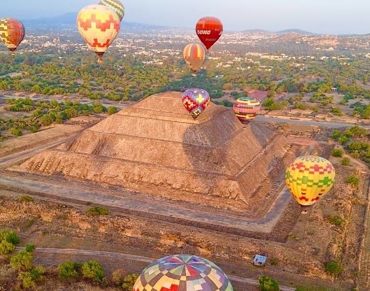 Teotihuacan from the heights: Hot air balloon