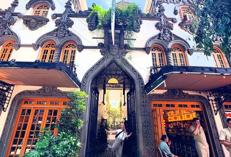 Roma and Condesa walking or biking tour